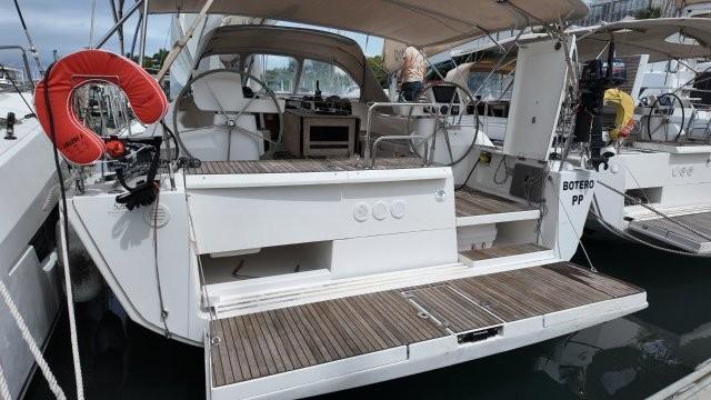 2018 Dufour 520