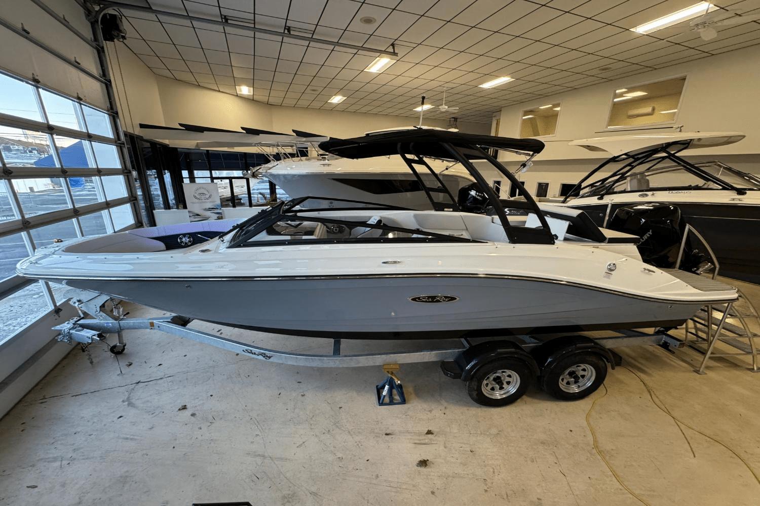 2025 Sea Ray SPX 230 Outboard