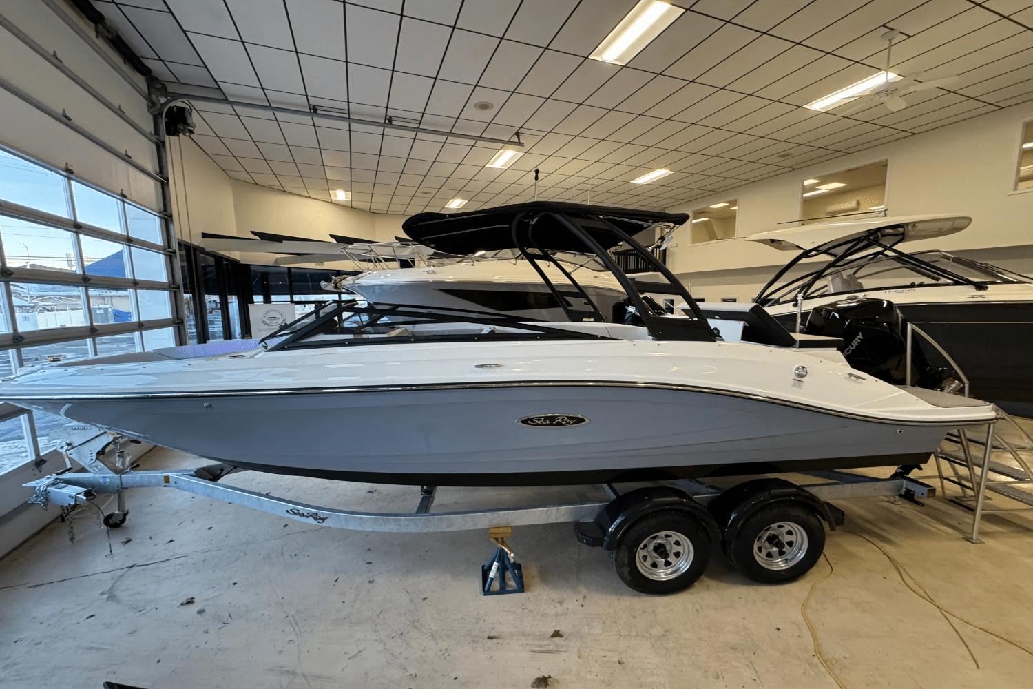 Sea Ray SPX 230 Outboard