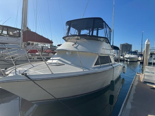 1986 Tiara Yachts 33 FLYBRIDGE