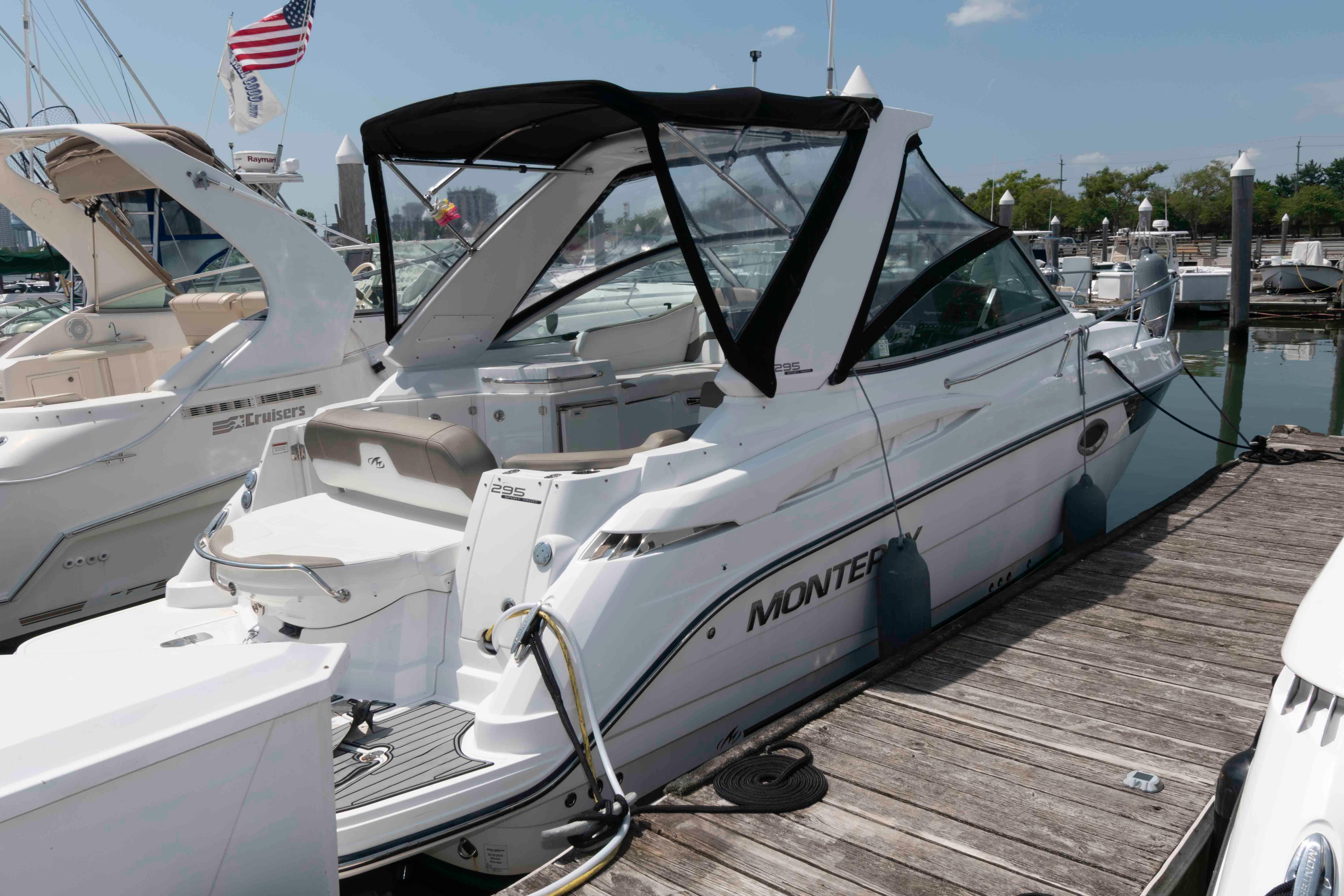 2018 Monterey 295 Sport Yacht