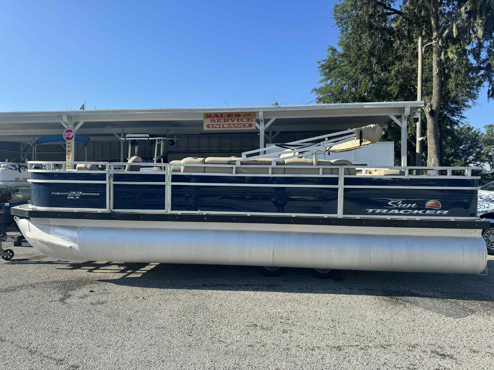 2024 Sun Tracker Fishin' Barge 22 DLX