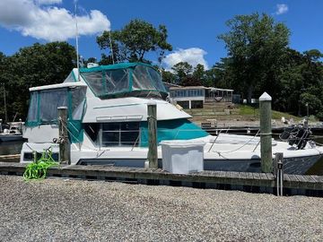 1994 Carver 355 Aft Cabin Motor Yacht