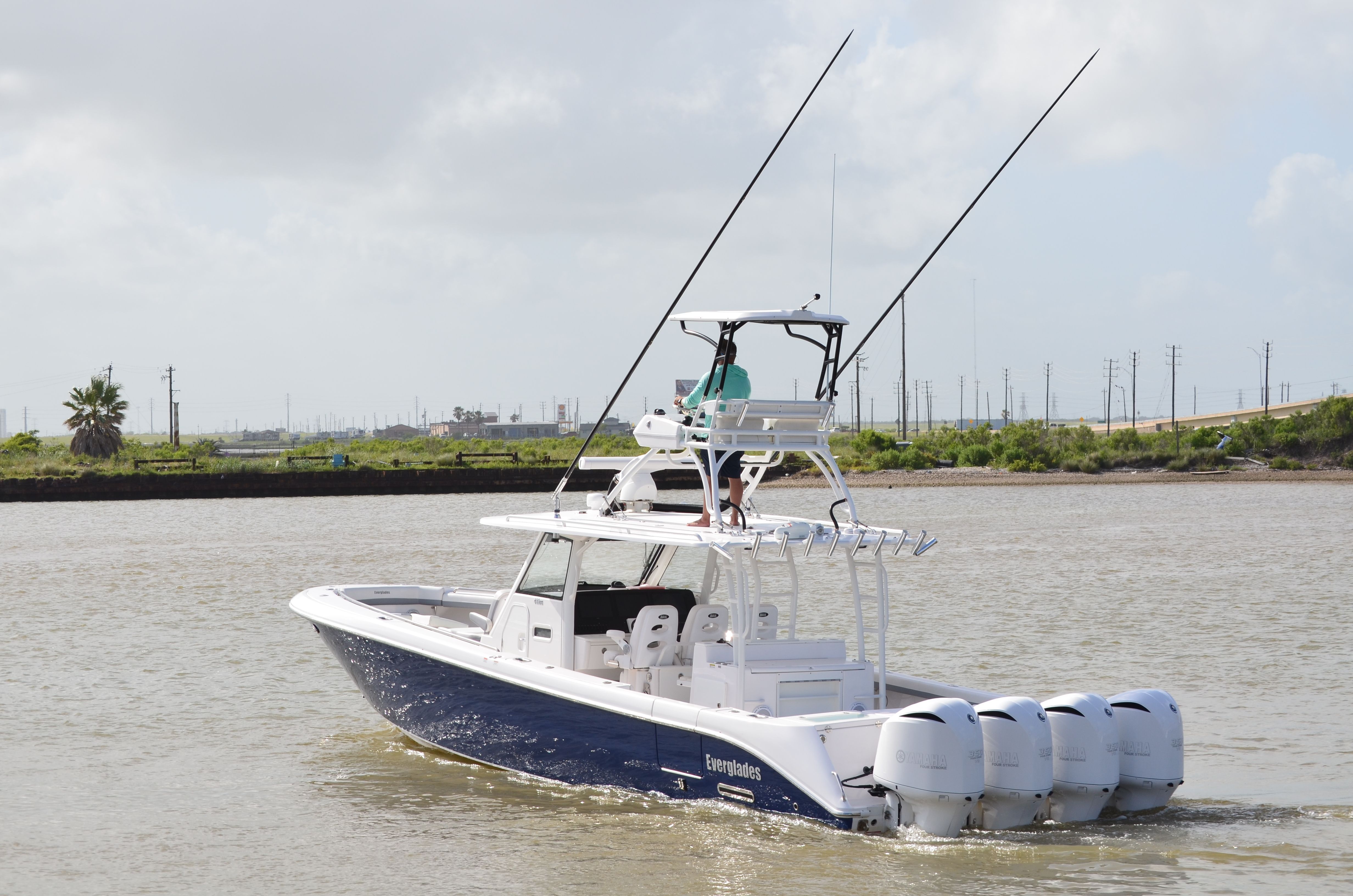 2018 Everglades 435 Center Console