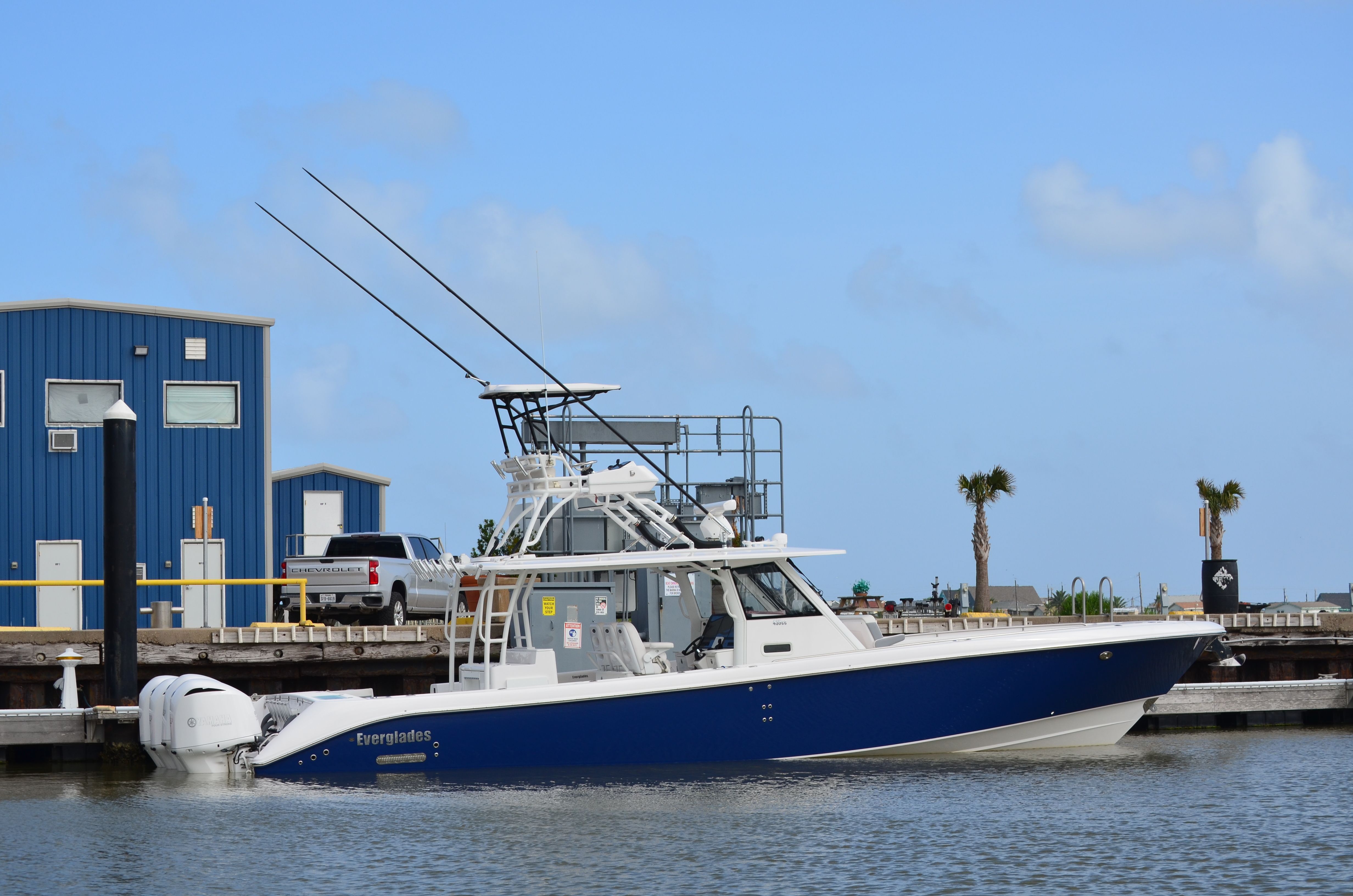 2018 Everglades 435 Center Console