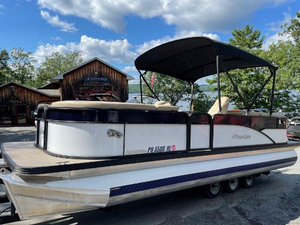 2021 Manitou 23 Aurora, Tafton Pennsylvania - boats.com