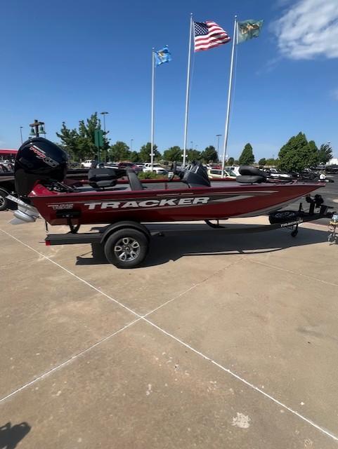 Tracker Pro Team 195 Tournament Edition 2025 Tracker Pro Team 195 Tournament Edition boat on trailer, flags in background.