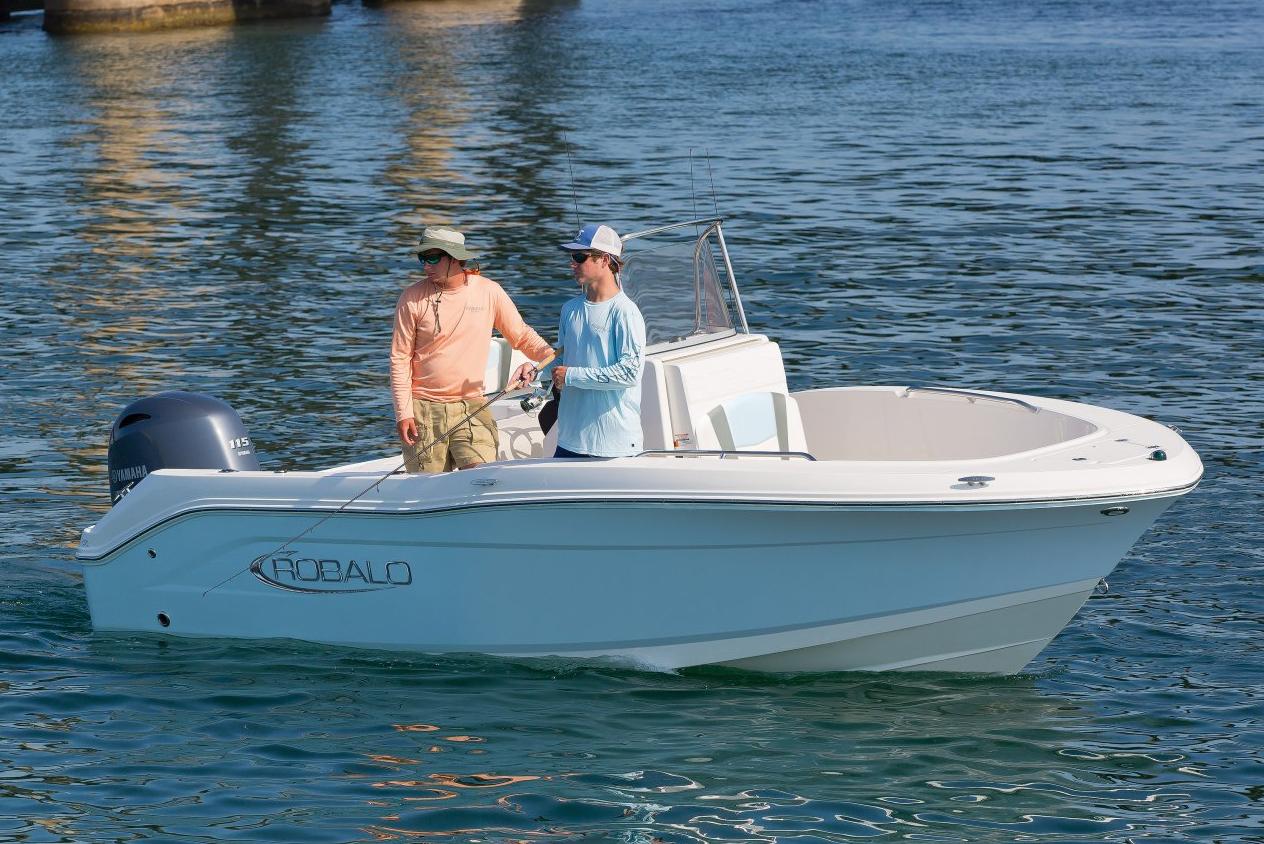 Robalo Boat image