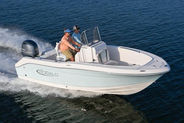 2025 Robalo R180 Center Console