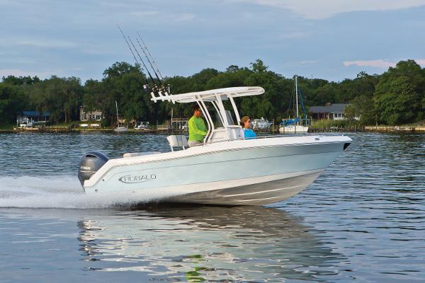 2025 Robalo R222 Center Console