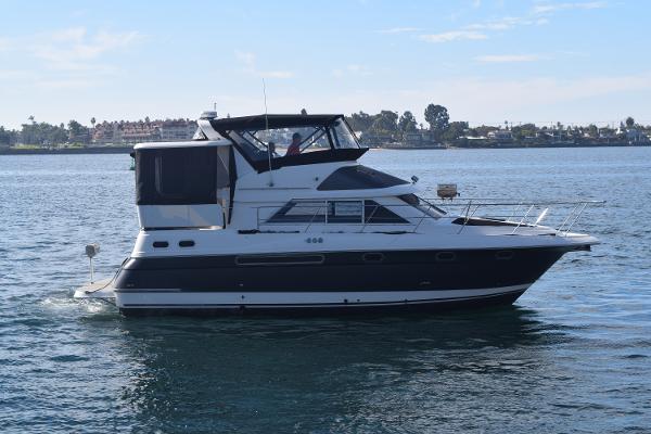 1995 Cruisers Yachts 3650 ACMY