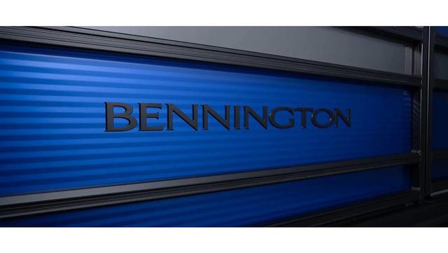 Bennington 24 S STERN RADIUS