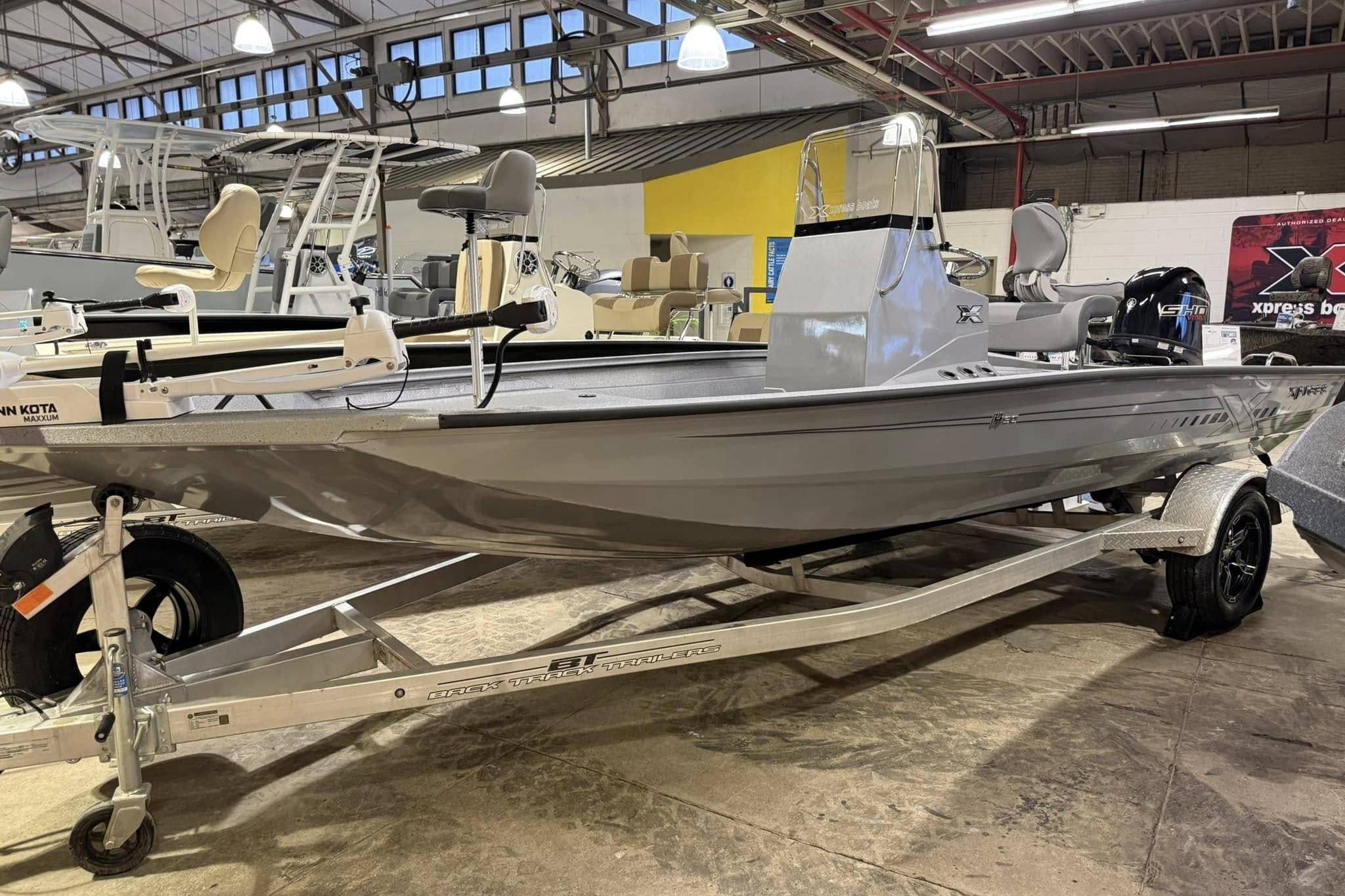 2025 Xpress H190B Bay