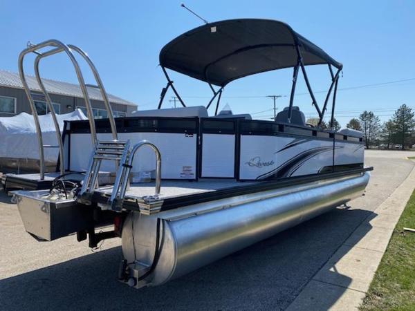 2023 Qwest 824 E-Class Splash Pad Rw LTZ