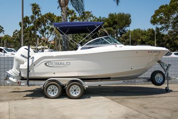 2021 Robalo R227 Dual Console