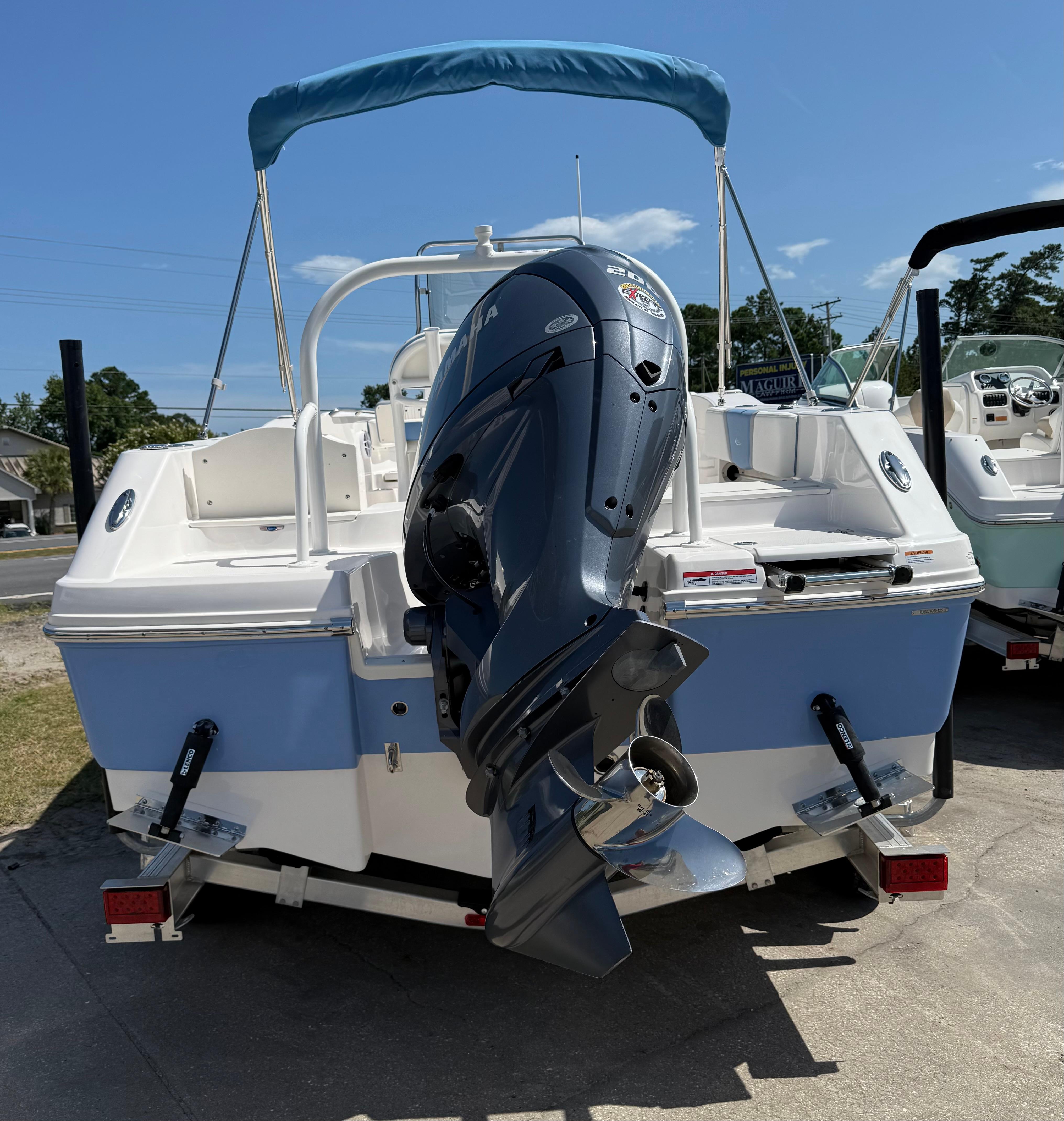Robalo R200 Center Console 2025 Robalo R200 Center Console boat with outboard motor, parked on a sunny day.