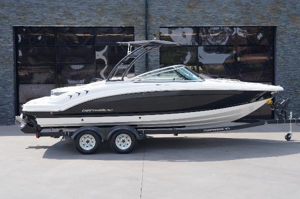 2025 Chaparral 23ssi