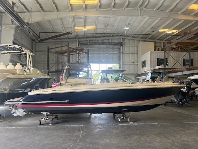 Chris-Craft Launch 27 2018 Chris-Craft Launch 27 boat in a spacious indoor storage facility.