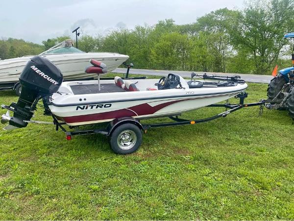 Nitro 750 2006 Nitro 750 boat with Mercury engine on grassy area.