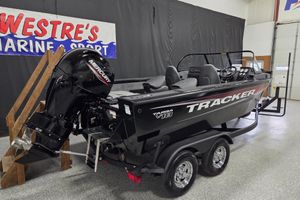 Tracker Targa V-18 Combo 2026 Tracker Targa V-18 Combo boat with Mercury engine in showroom.