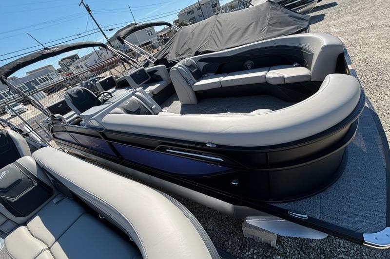 Barletta C24M 2026 Barletta C24M pontoon boat with spacious seating and sleek design.