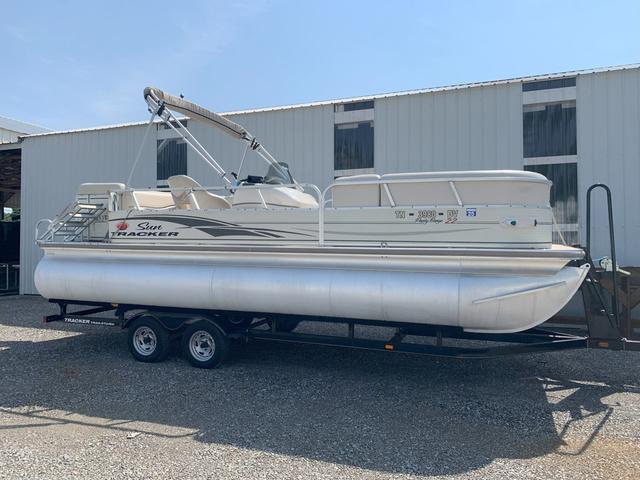 Sun Tracker Party Barge 22