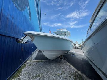 2024 Everglades 335 Center Console