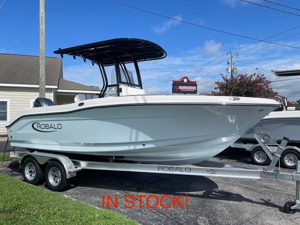 Robalo R200 Center Console