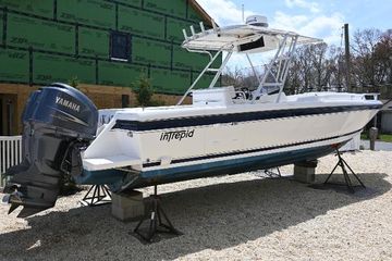 2002 Intrepid 323 Cuddy