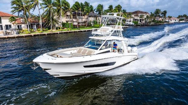 2022 Boston Whaler 420 Outrage