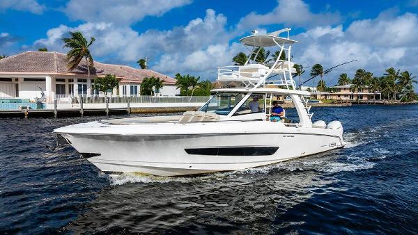 2022 Boston Whaler 420 Outrage