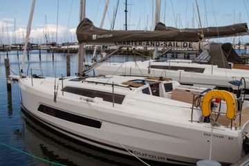 2025 Dufour 37