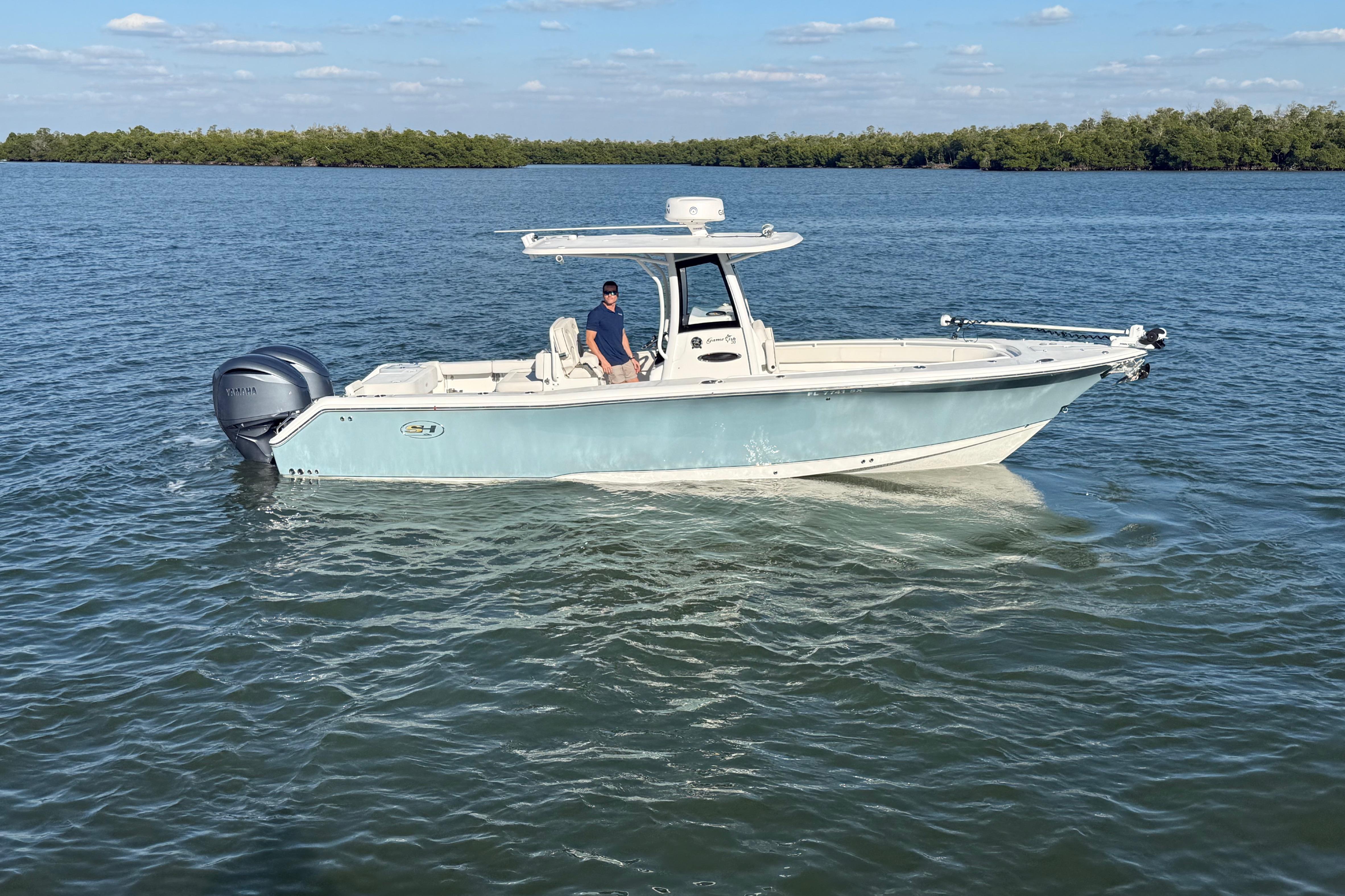 2021 Sea Hunt Gamefish 30 Forward Seating