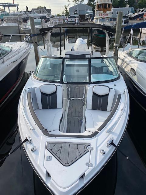Monterey 255 SS 2022 Monterey 255 SS boat docked in marina, featuring sleek design and spacious seating.