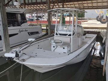 2022 Boston Whaler 210 Montauk
