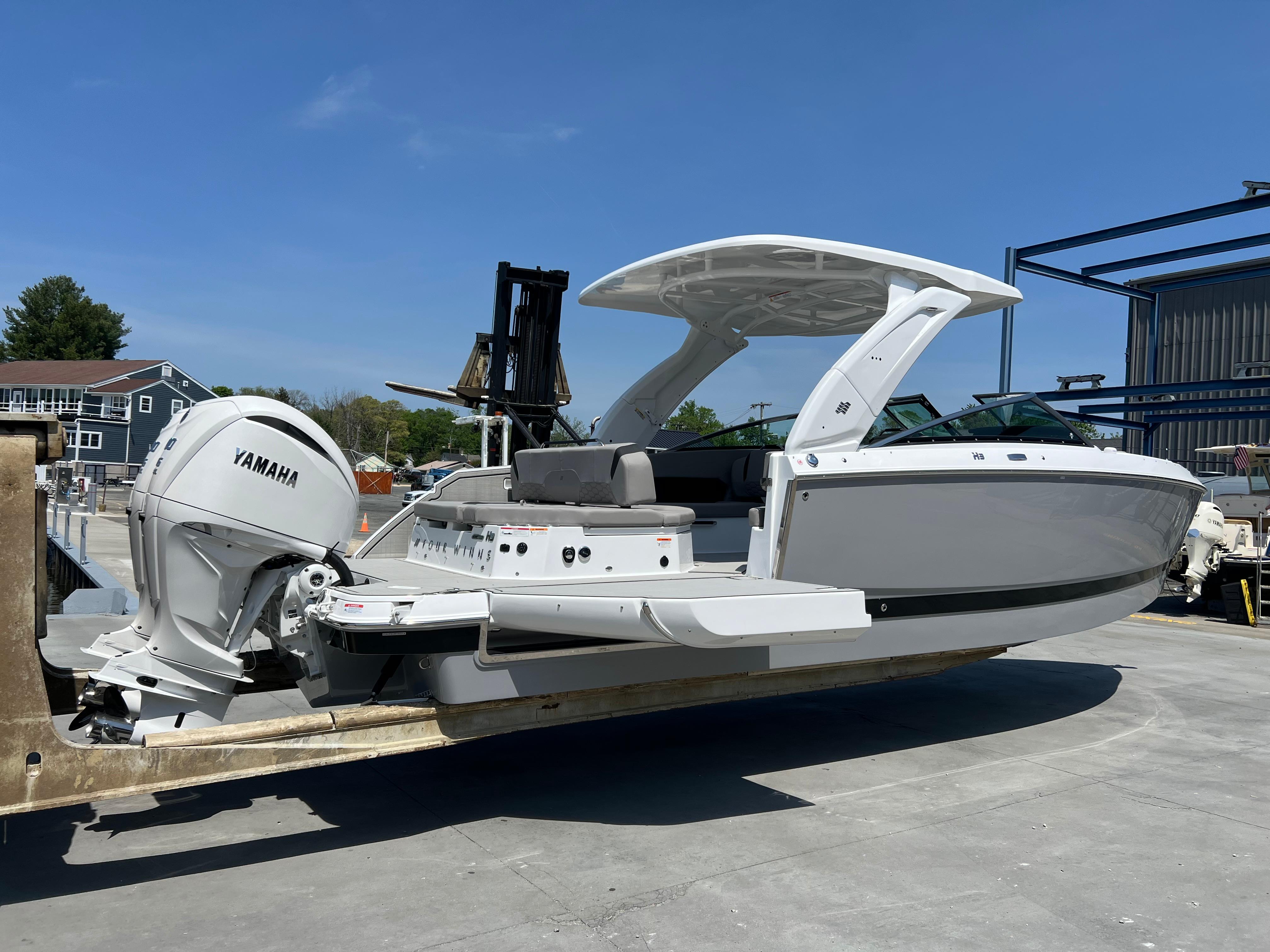 2025 Four Winns H-Series H9