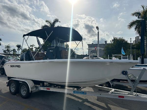 2025 Sea Pro 202 Center Console