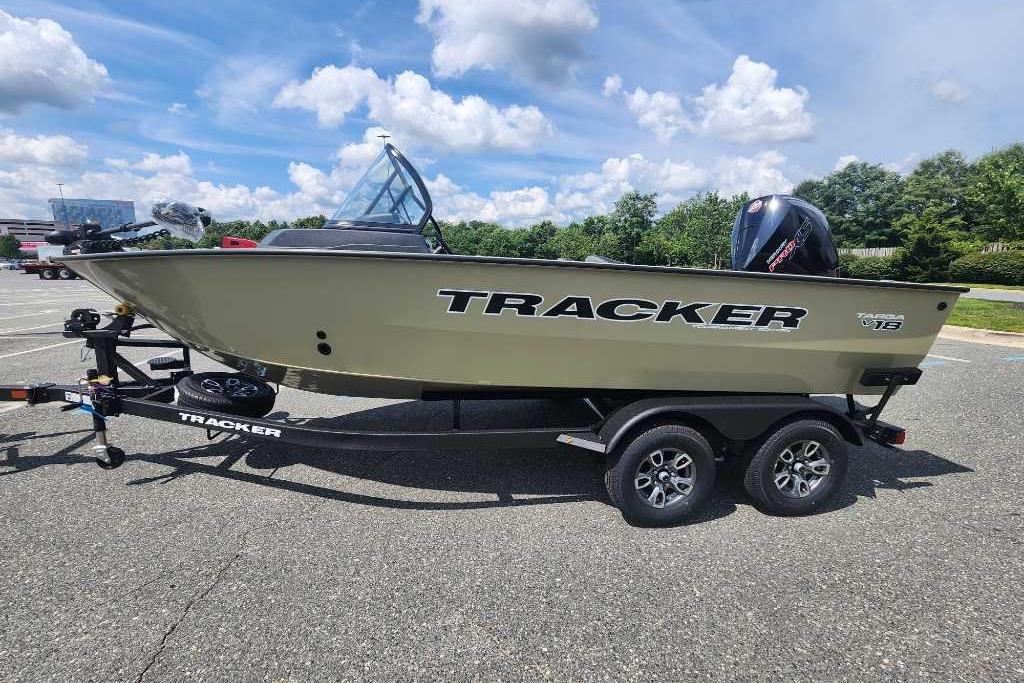 Tracker Targa V-18 Combo 2026 Tracker Targa V-18 Combo boat on trailer under blue sky.