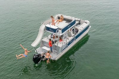 Avalon Catalina Platinum Funship Boat