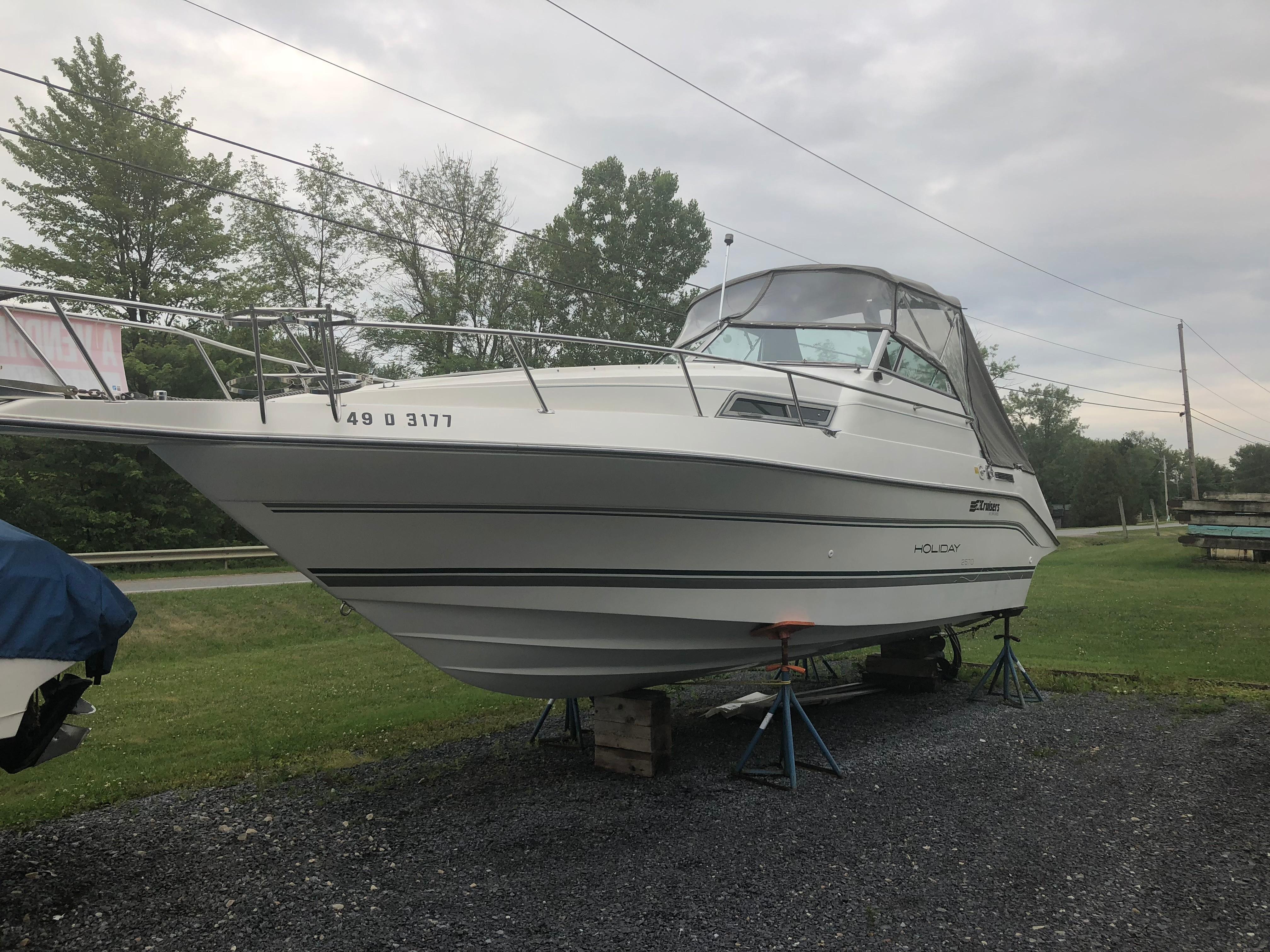 1990 Cruisers Yachts Holiday 2570, Lake Champlain New York - Boats.com