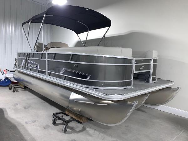 Starcraft EX22 FD 2024 Starcraft EX22 FD pontoon boat in a showroom.