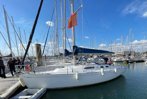 1999 Dufour 32