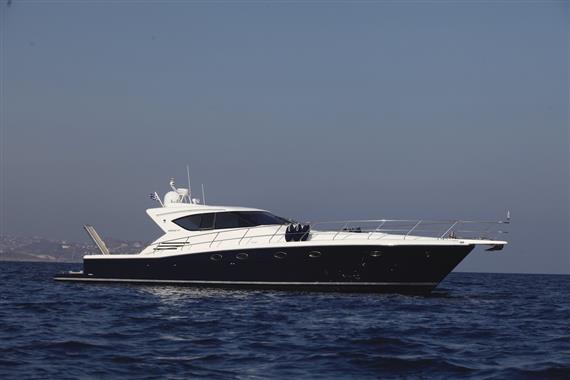 Uniesse 57 HARDTOP 2004 Uniesse 57 HARDTOP yacht cruising on open water.