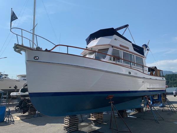 Grand Banks 32 Trawler