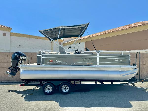 2023 Sun Tracker Party Barge 20 DLX