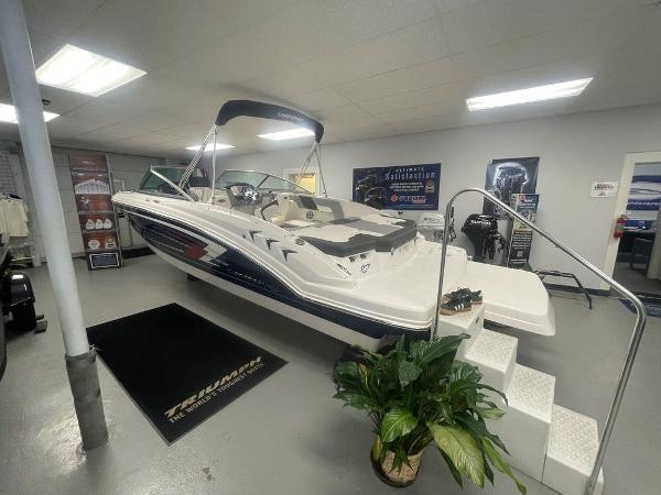 2025 Chaparral 23 SSi