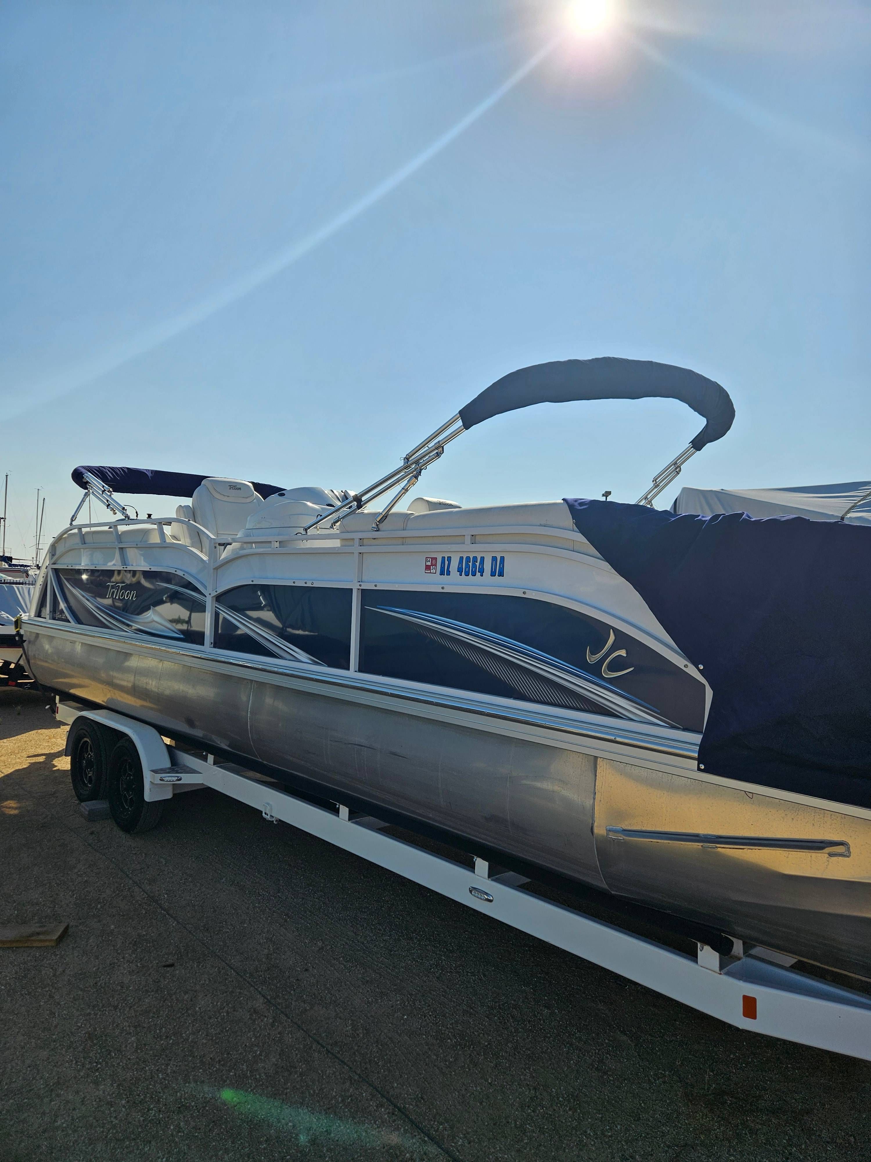 2017 JC Tritoon 28TT