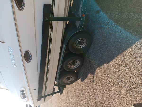 2001 Celebrity 280 Express Cruiser