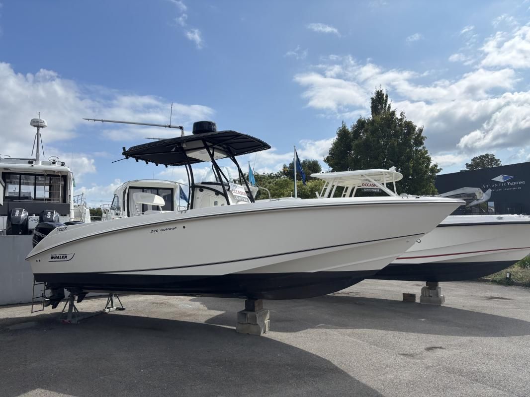 2004 Boston Whaler 270 Outrage