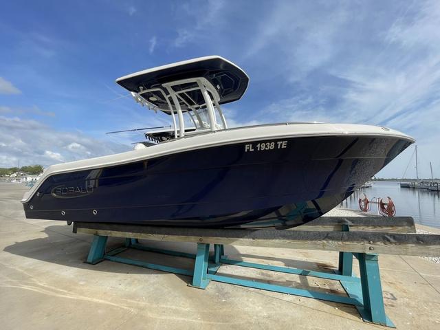 2022 Robalo R222 Explorer